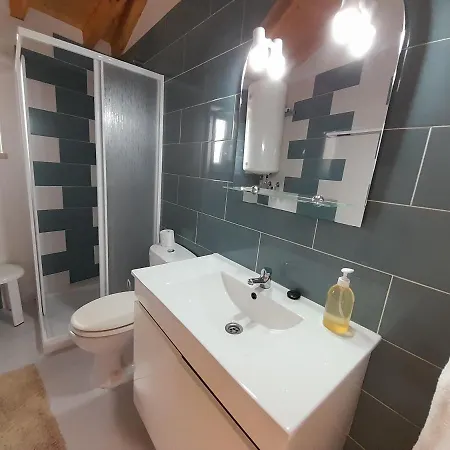 B&B Rivers Nation Surf Camp 아토우기아다발레이아